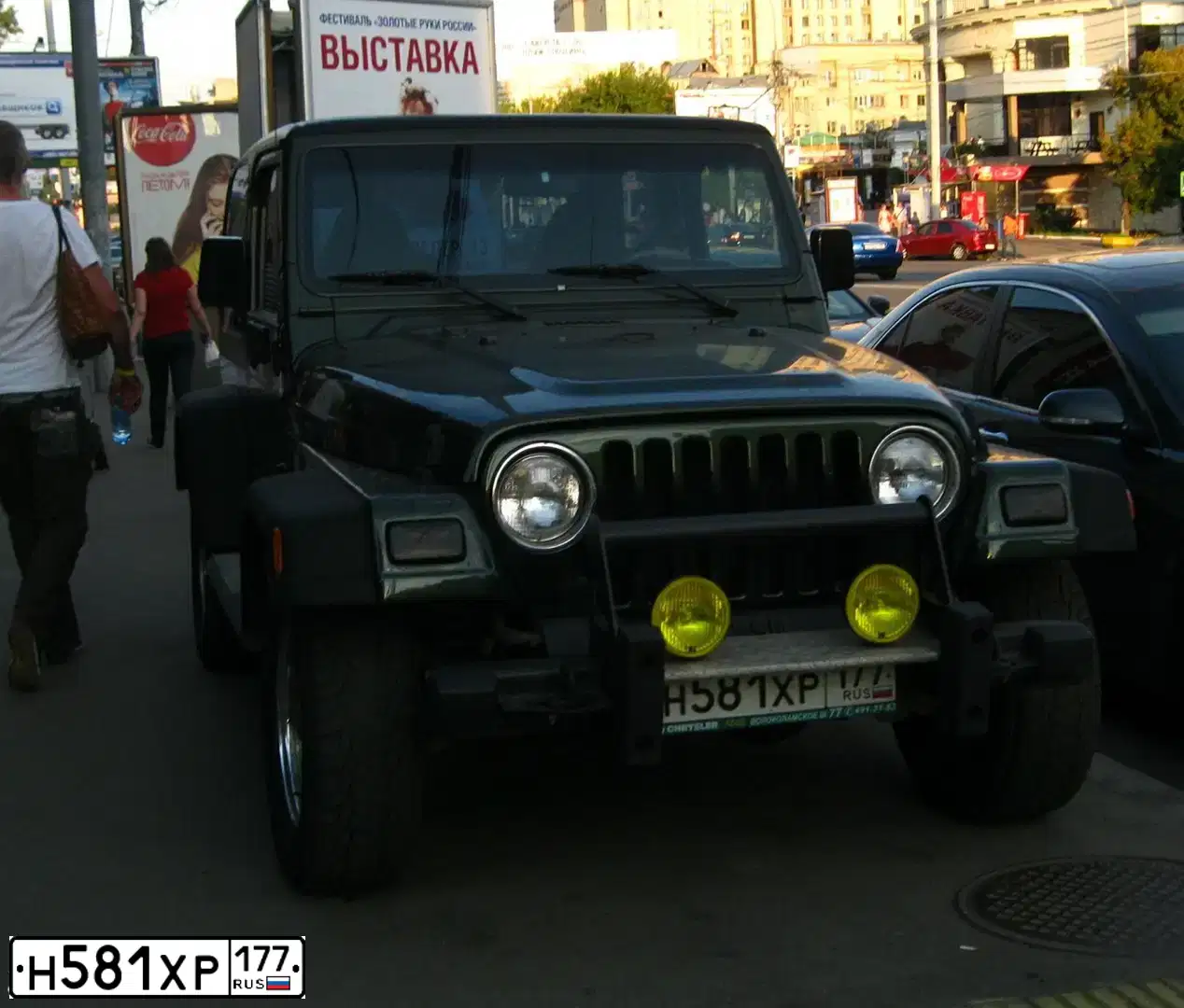 Фото автомобиля JEEP WRANGLER, 1998 — госномер Н581ХР177. Цвет: ТЕМНО-ЗЕЛЕНЫЙ