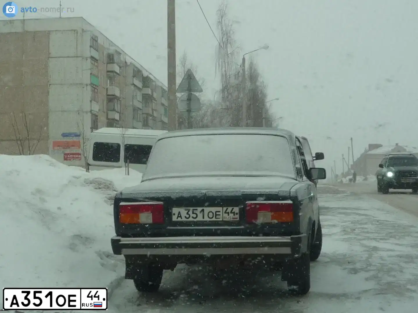 Фото автомобиля LADA 2105, 1998 — госномер А351ОЕ44. Цвет: СИНЕ-ЗЕЛЕНЫЙ