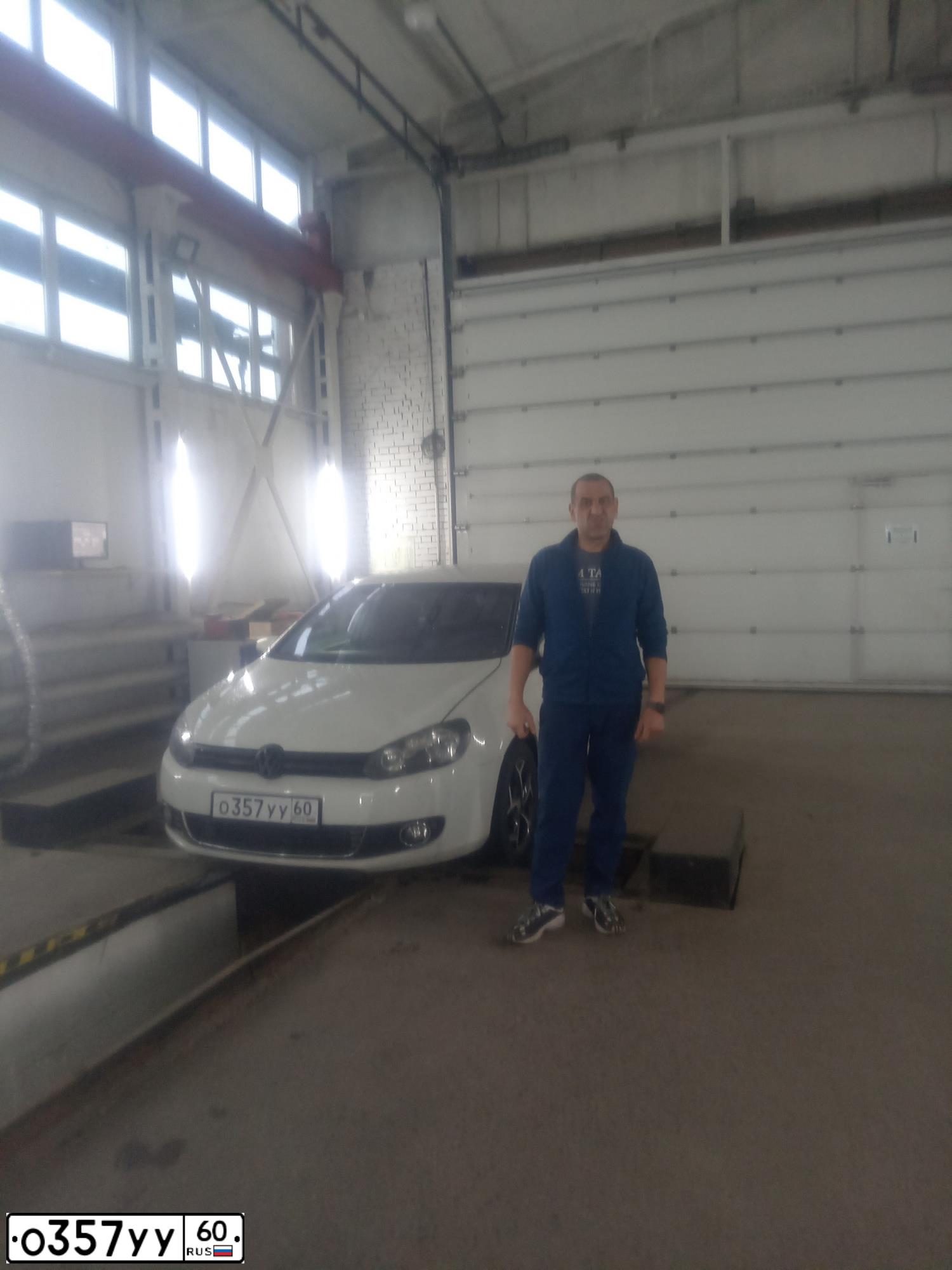Фото автомобиля VOLKSWAGEN GOLF, 2012 — госномер Р796КР159