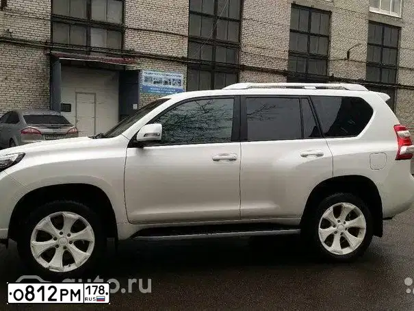 Фото автомобиля VOLKSWAGEN TIGUAN, 2008 — госномер С138ТА198. Цвет: Белый