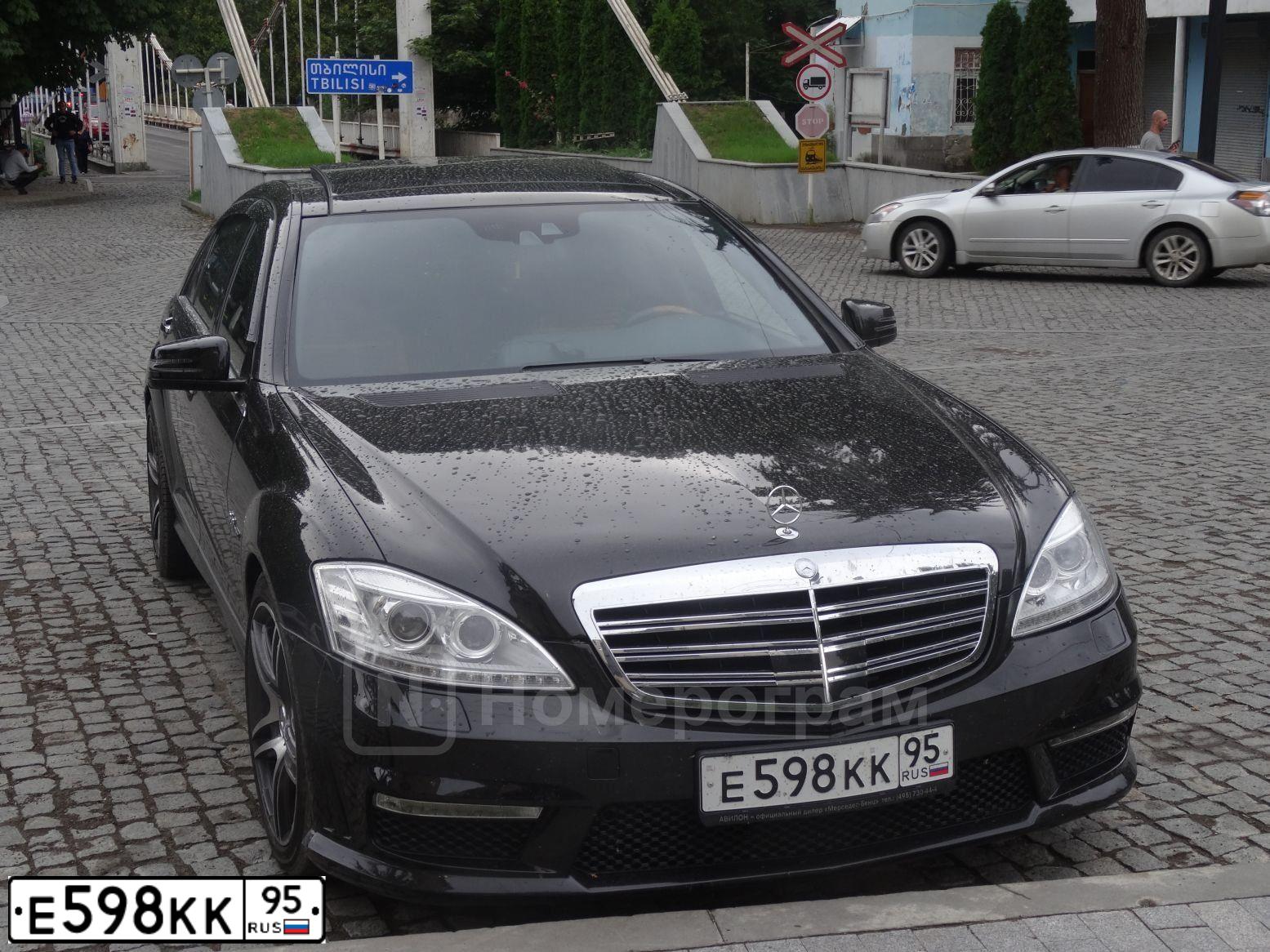 Фото автомобиля MERCEDES S-KLASSE, 2009 — госномер Е598КК95. Цвет: ЧЕРНЫЙ