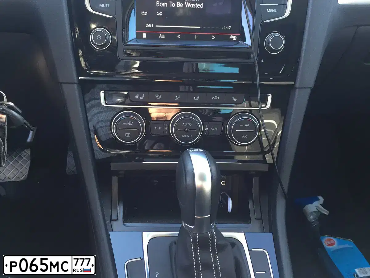 Фото автомобиля VOLKSWAGEN GOLF, 2014 — госномер Н730АС250