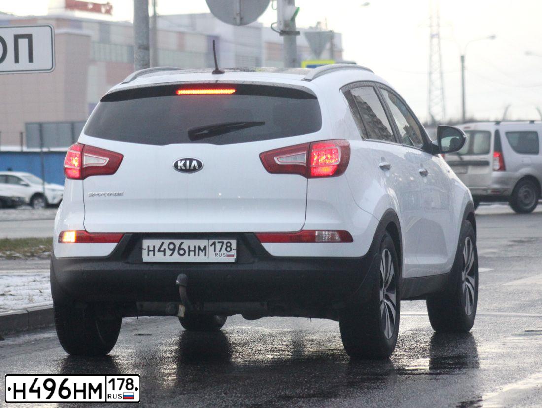 Фото автомобиля KIA SPORTAGE, 2012 — госномер Н496НМ178. Цвет: Белый