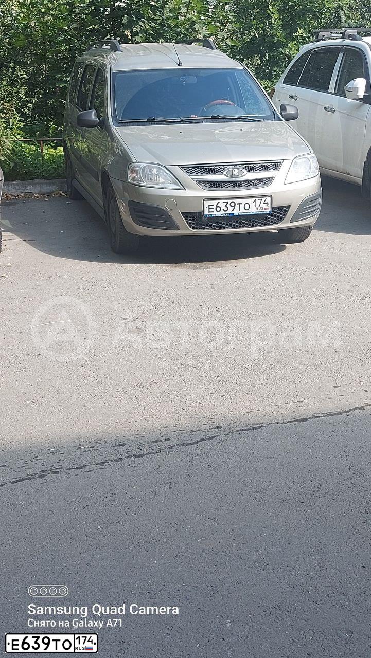 Фото автомобиля LADA LARGUS, 2015 — госномер М982ВК774. Цвет: СЕРО-БЕЖЕВЫЙ