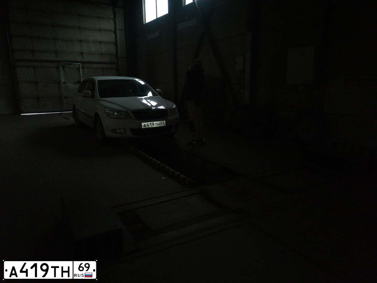 Фото автомобиля SKODA OCTAVIA, 2011 — госномер А419ТН69. Цвет: Белый
