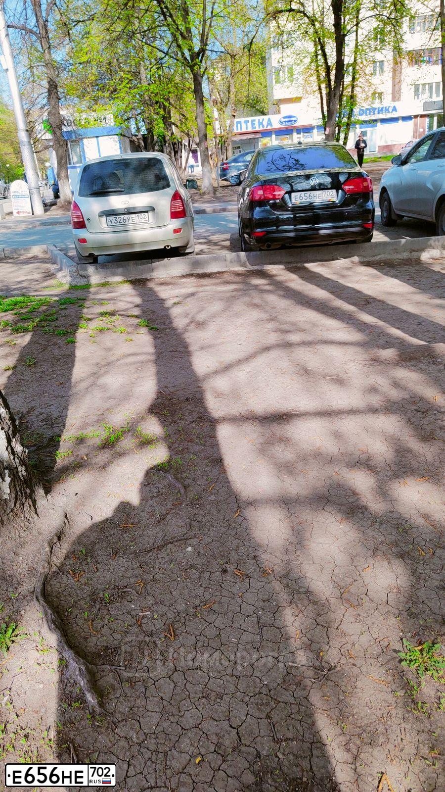 Фото автомобиля HYUNDAI IX35, 2011 — госномер Е656НЕ702. Цвет: ЧЕРНЫЙ