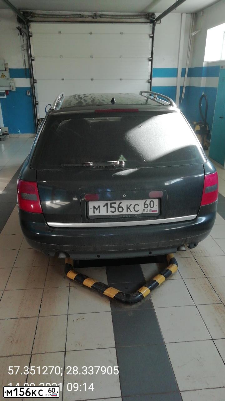 Фото автомобиля AUDI A6, 2002 — госномер М156КС60. Цвет: ЧЕРНЫЙ