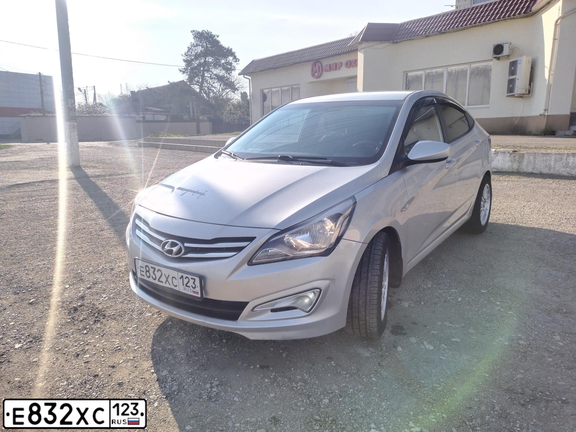 Фото автомобиля HYUNDAI SOLARIS, 2014 — госномер Е832ХС123. Цвет: СЕРЕБРИСТЫЙ
