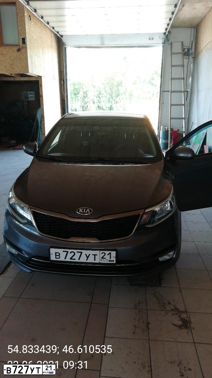 Фото автомобиля KIA RIO, 2015 — госномер В727УТ21. Цвет: ТЕМНО-СЕРЫЙ