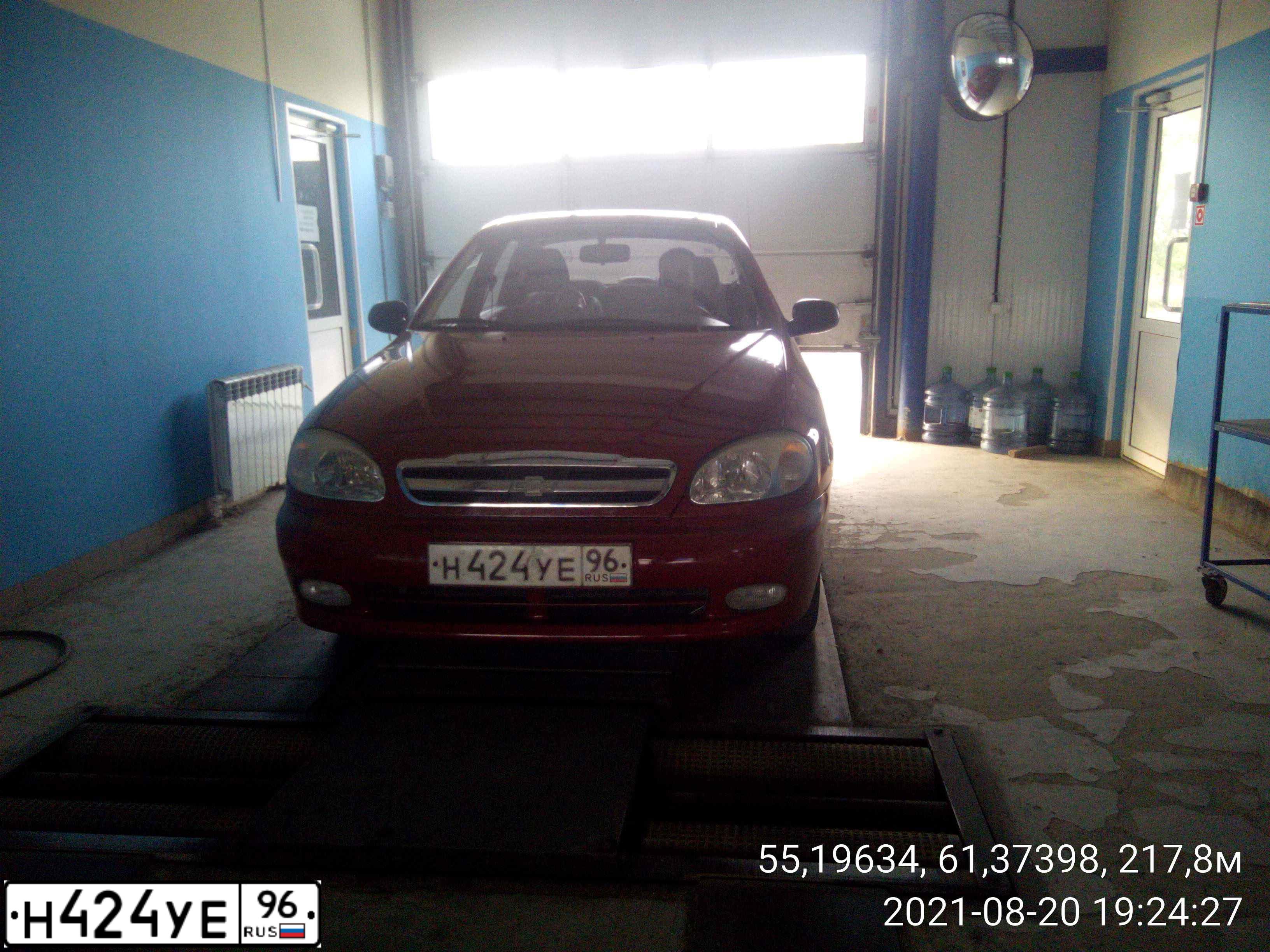 Фото автомобиля ZAZ Z LANOS, 2008 — госномер Н424УЕ96. Цвет: Красный