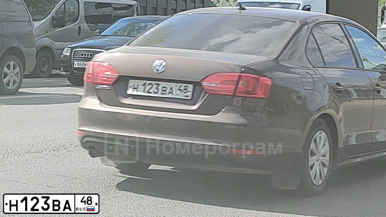 Фото автомобиля VOLKSWAGEN JETTA, 2014 — госномер Н123ВА48. Цвет: КОРИЧНЕВЫЙ