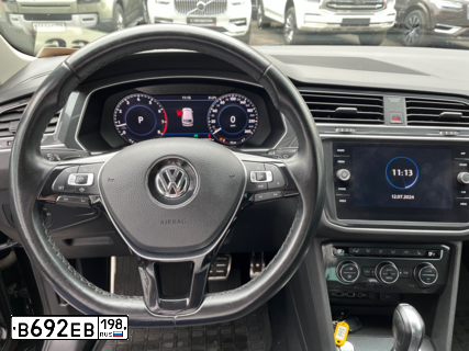 Фото автомобиля VOLKSWAGEN TIGUAN, 2018 — госномер В692ЕВ198. Цвет: ЧЕРНЫЙ