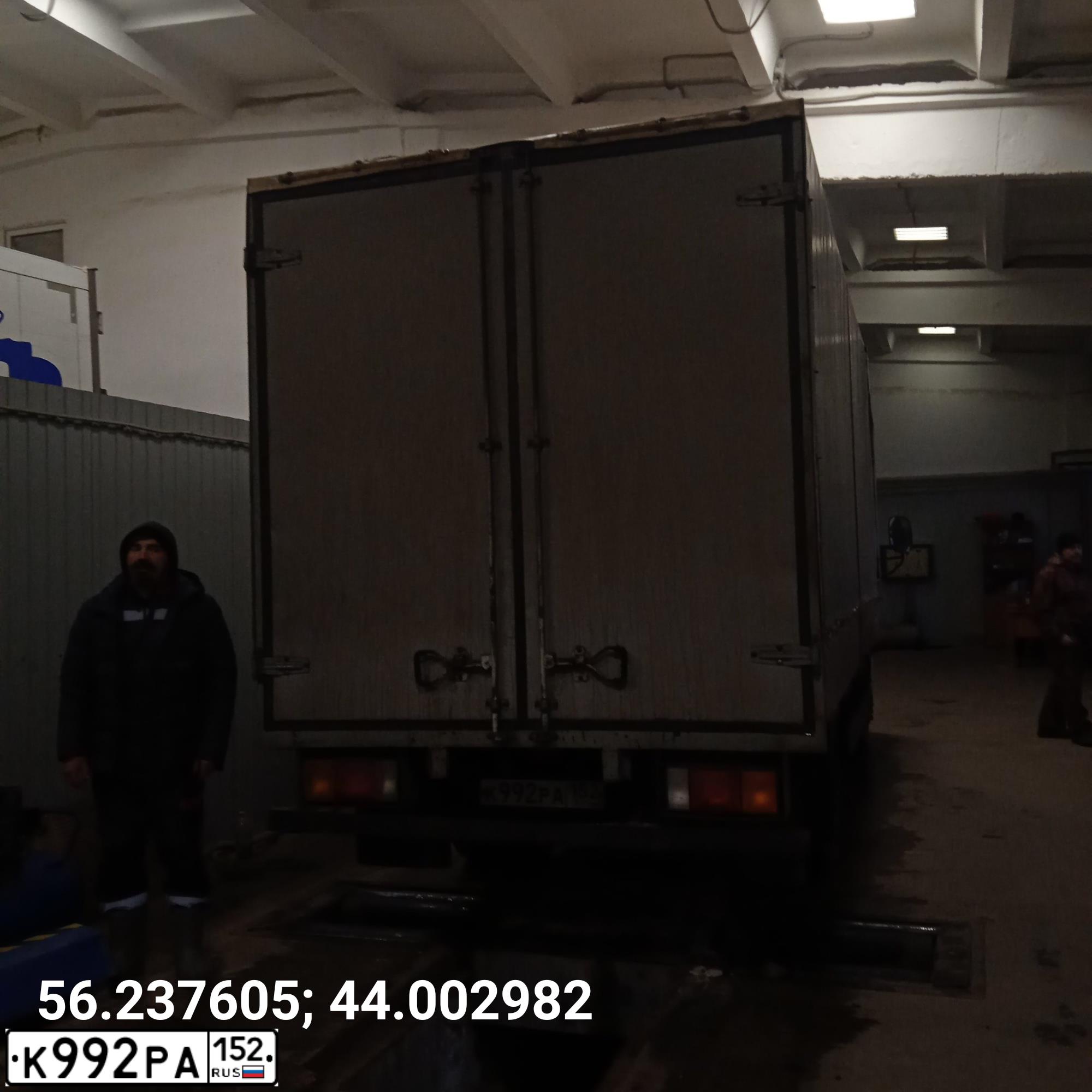 Фото автомобиля HYUNDAI MIGHTY, 2010 — госномер Е409УН152. Цвет: Белый