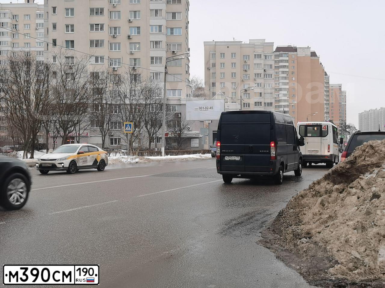 Фото автомобиля PEUGEOT BOXER, 2011 — госномер М390СМ190. Цвет: СИНИЙ ТЕМНЫЙ