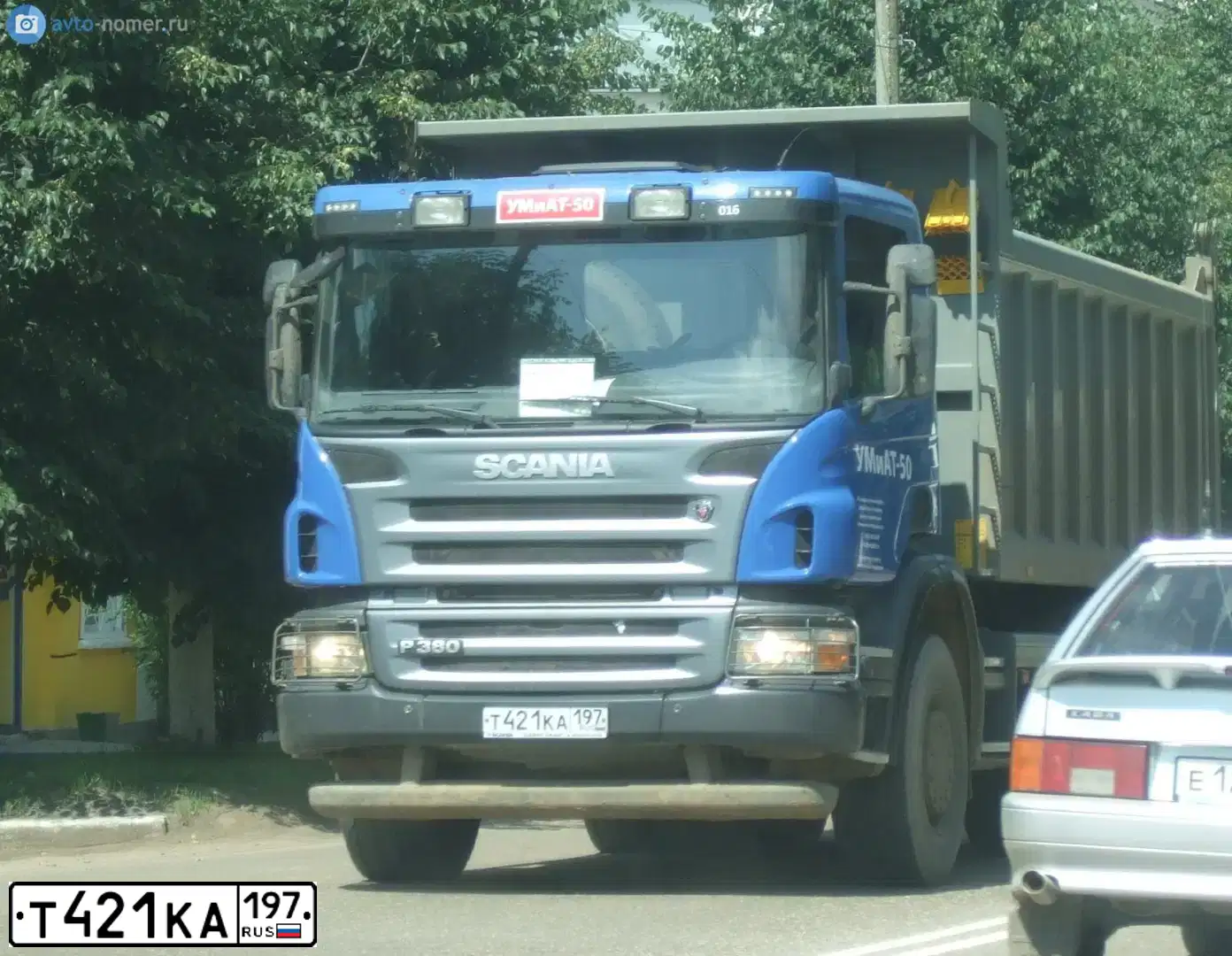 Фото автомобиля SCANIA SERIE P /6X4/, 2010 — госномер Т421КА197. Цвет: СИНИЙ