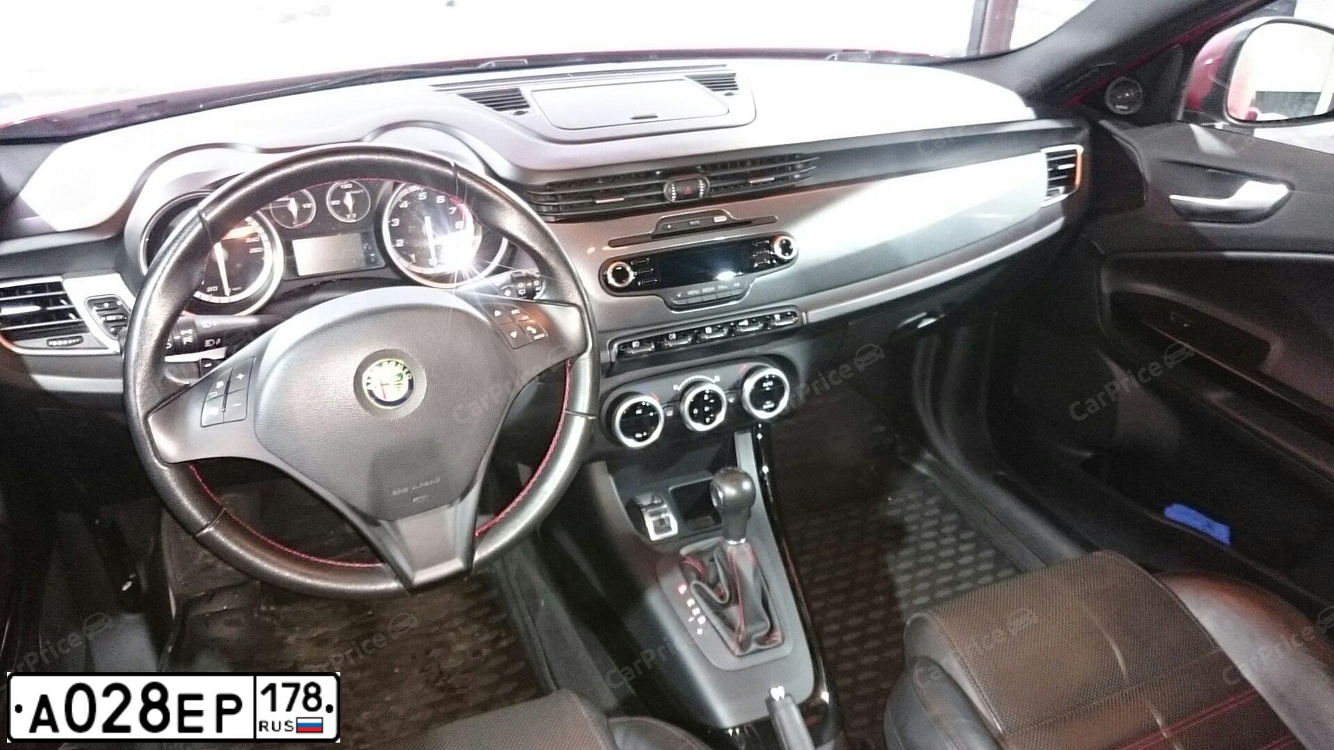Фото автомобиля ALFAROMEO ALFA GIULIETTA, 2013 — госномер А369ОВ198. Цвет: Красный