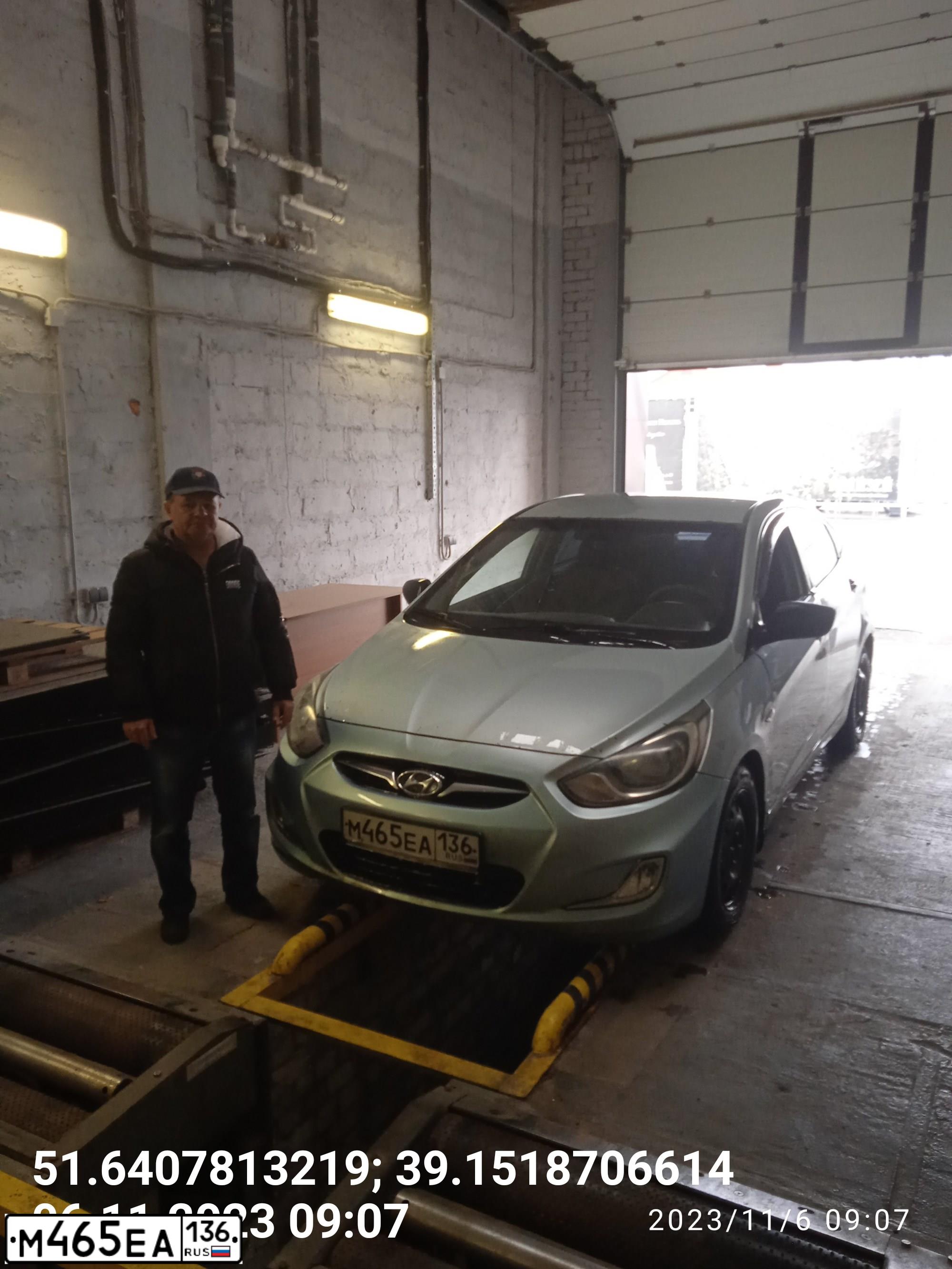Фото автомобиля HYUNDAI SOLARIS, 2013 — госномер М465ЕА136. Цвет: СЕРО-ГОЛУБОЙ