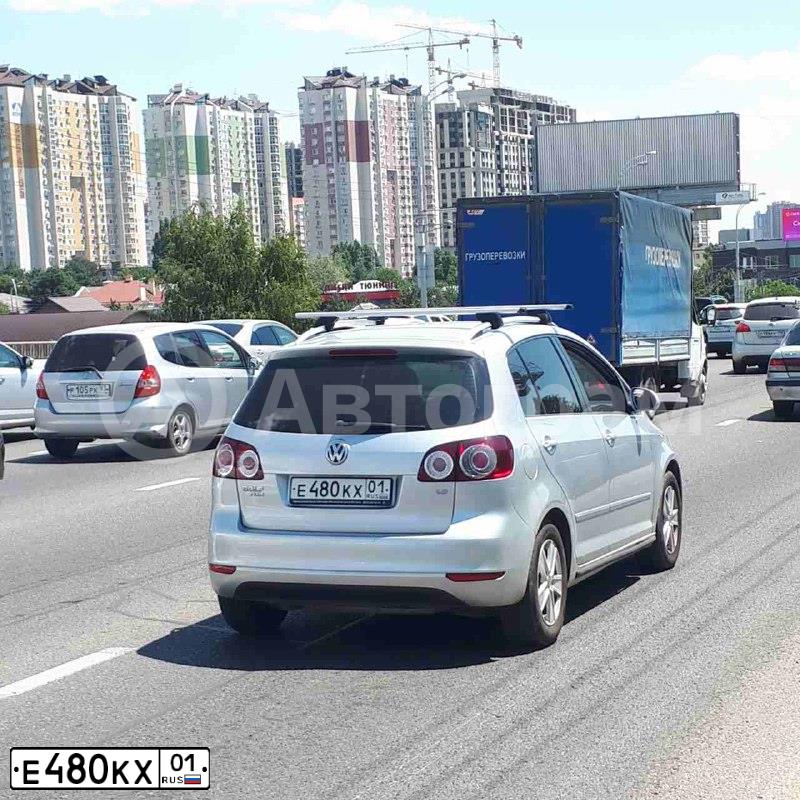 Фото автомобиля VOLKSWAGEN GOLF PLUS, 2008 — госномер В245НО123. Цвет: СЕРЕБРИСТЫЙ