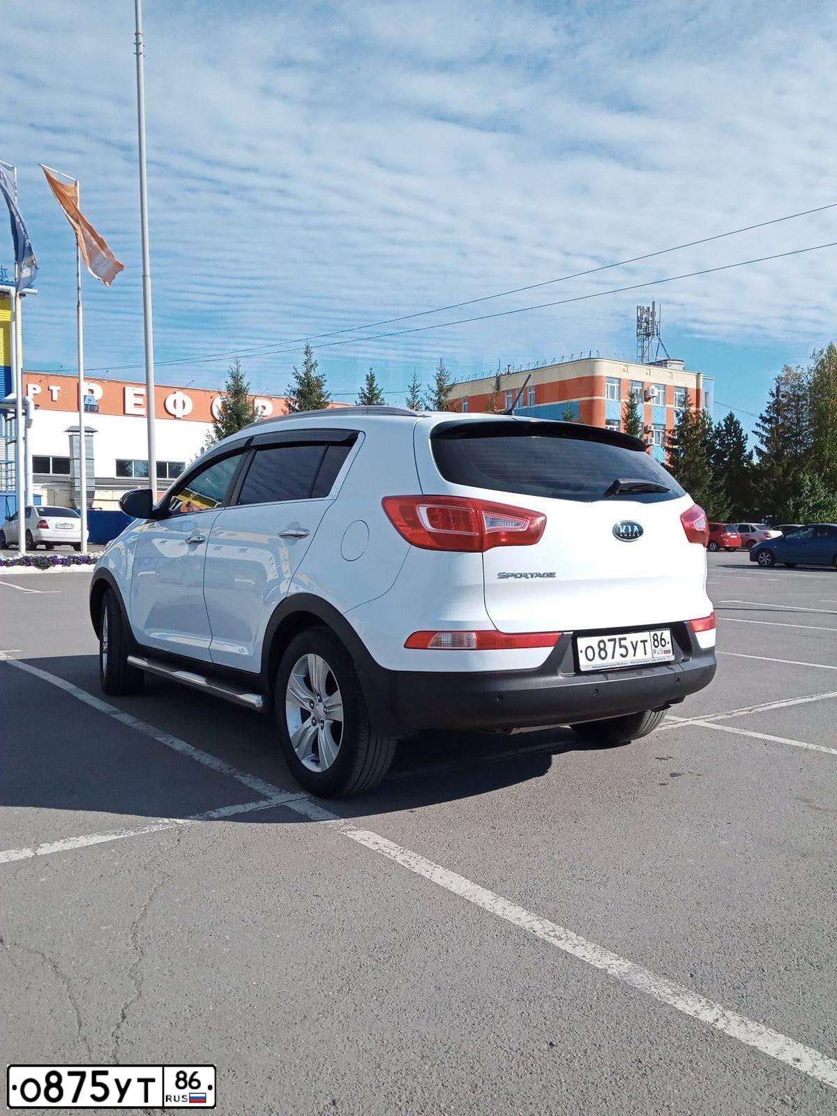 Фото автомобиля KIA SPORTAGE, 2011 — госномер Х036ВТ55. Цвет: Белый