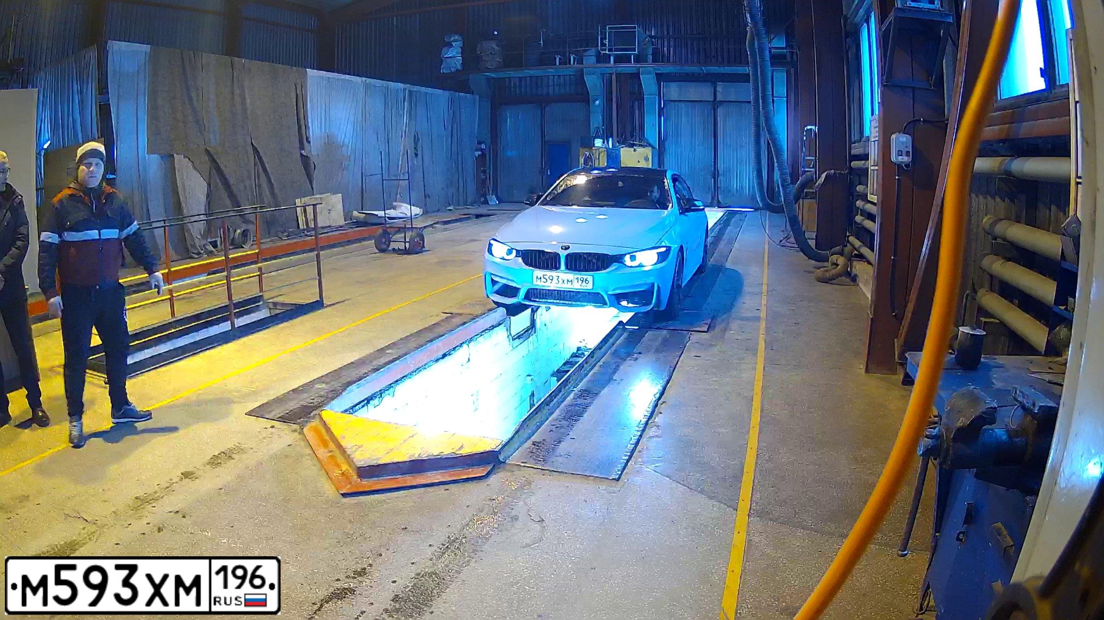 Фото автомобиля BMW SERIE 4, 2015 — госномер М593ХМ196. Цвет: ГОЛУБОЙ