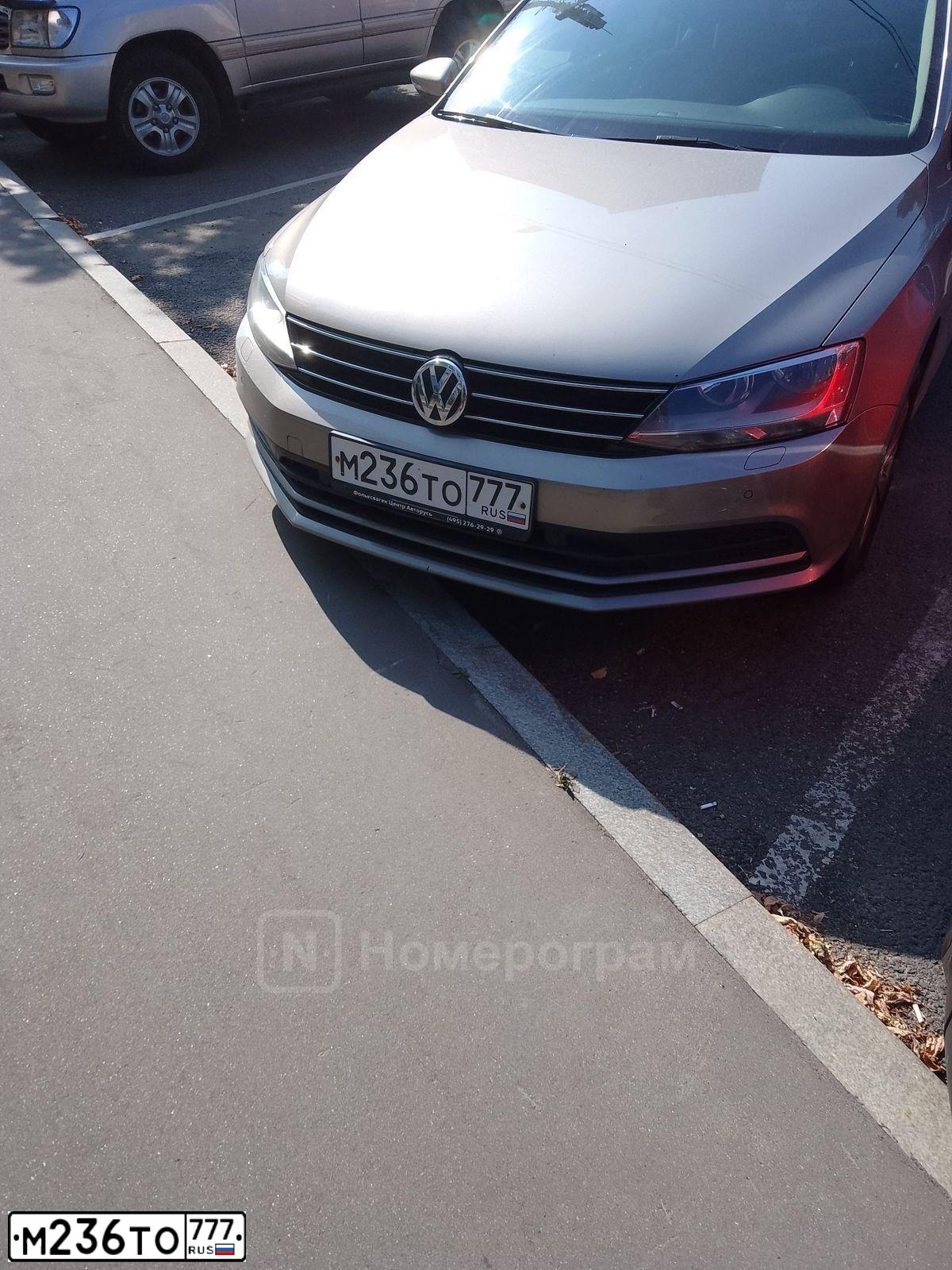 Фото автомобиля VOLKSWAGEN JETTA, 2016 — госномер К589ВЕ550. Цвет: БЕЖЕВЫЙ