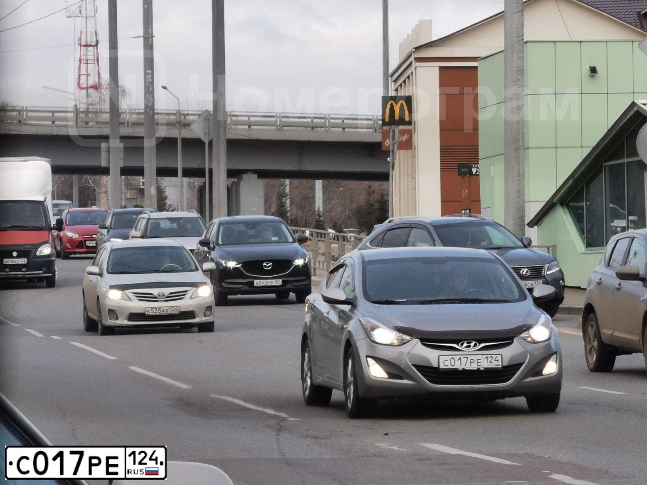Фото автомобиля HYUNDAI ELANTRA, 2013 — госномер С017РЕ124. Цвет: Серый