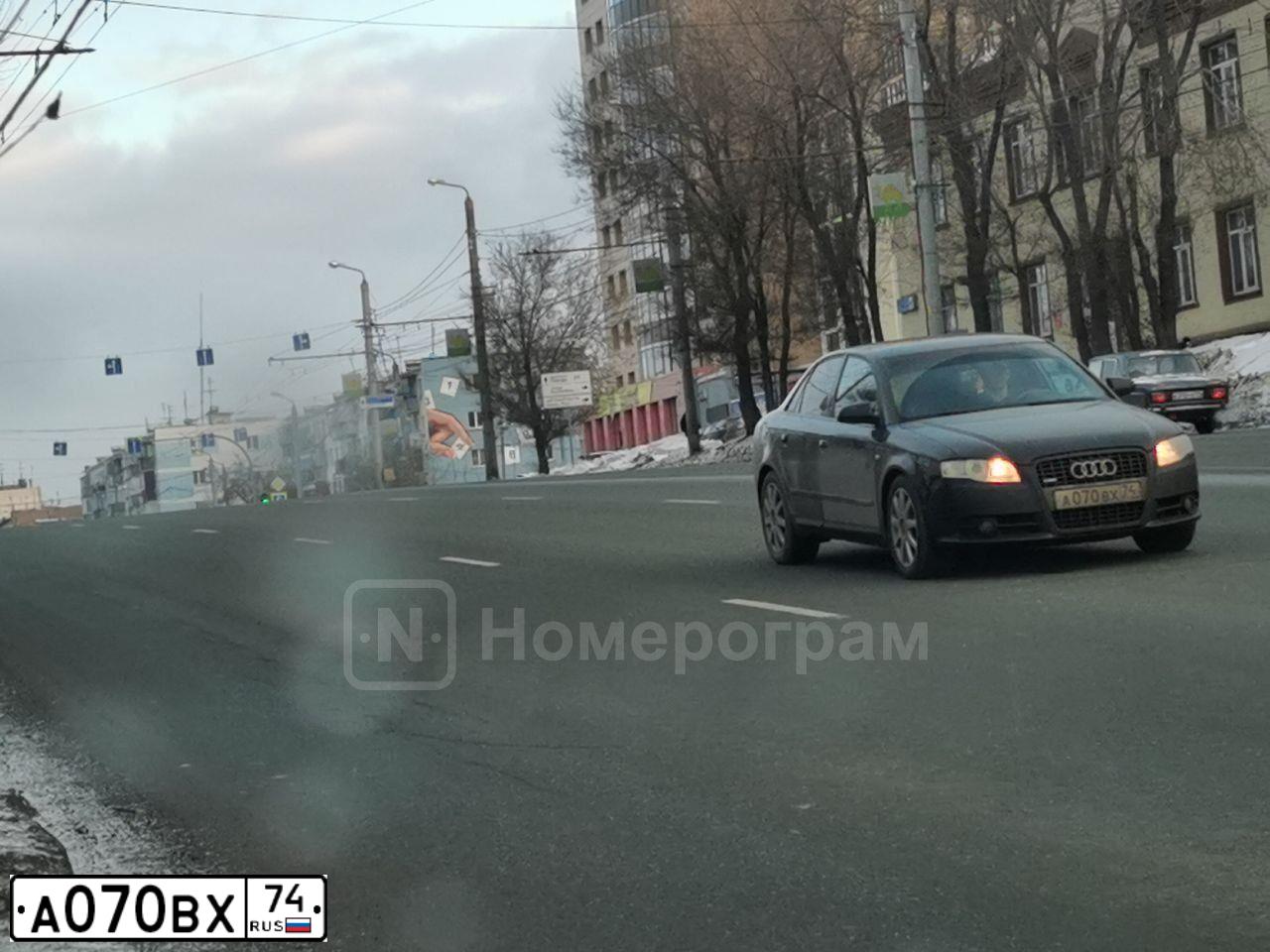 Фото автомобиля TOYOTA COROLLA, 2006 — госномер В320МТ45. Цвет: ЧЕРНЫЙ