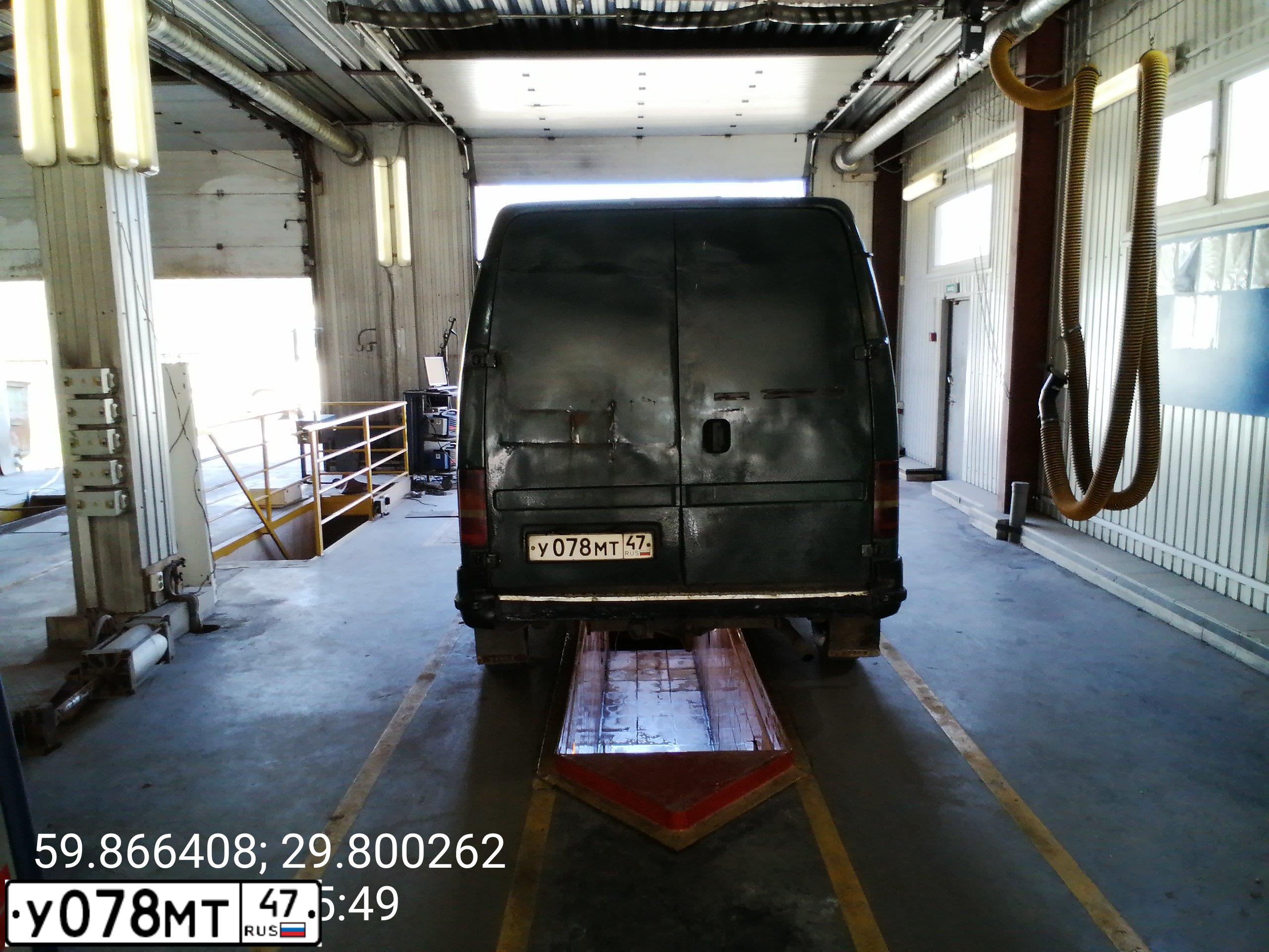 Фото автомобиля FORD TRANSIT, 1987 — госномер У078МТ47. Цвет: ЗЕЛЕНЫЙ