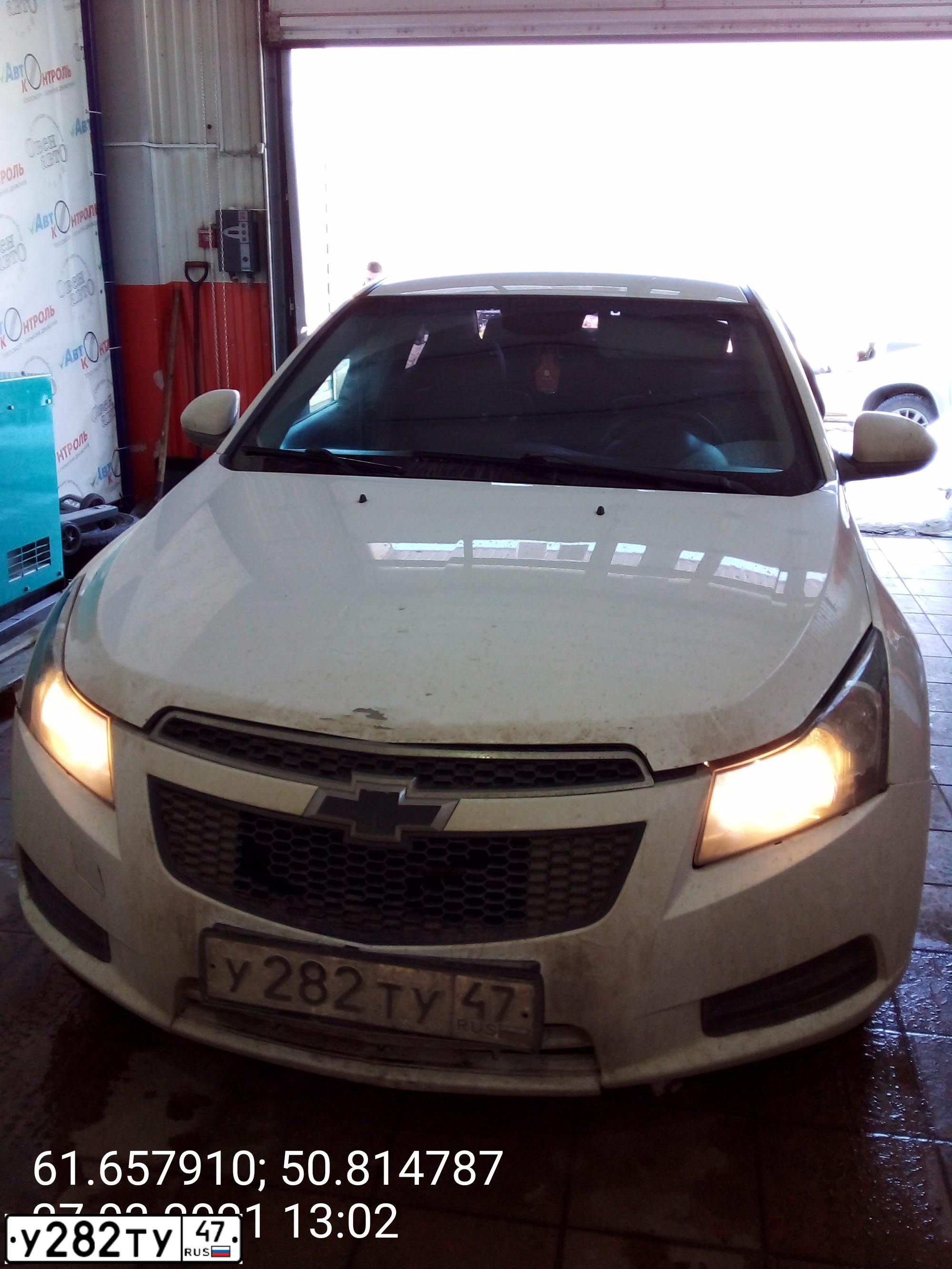 Фото автомобиля CHEVROLET CRUZE, 2011 — госномер У282ТУ47. Цвет: БЕЛЫЙ