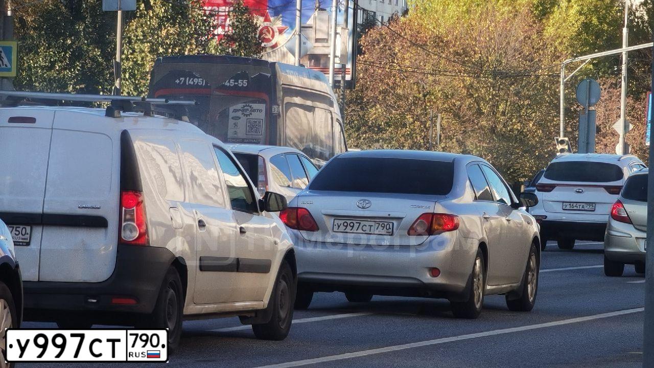 Фото автомобиля TOYOTA COROLLA, 2008 — госномер С665АТ797. Цвет: Серебристый