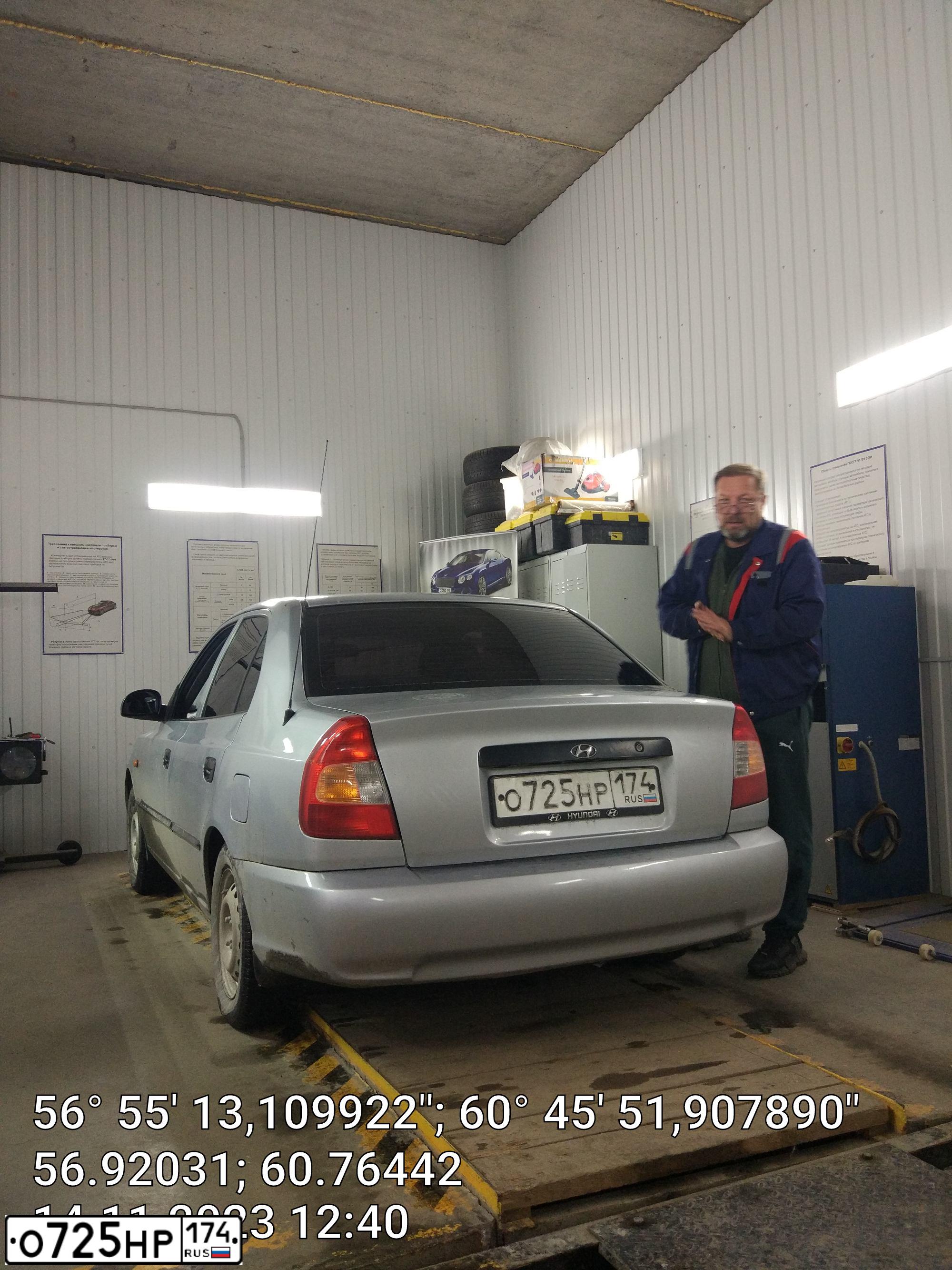 Фото автомобиля HYUNDAI ACCENT, 2008 — госномер С983ХН196. Цвет: СВЕТЛО-СЕРЫЙ