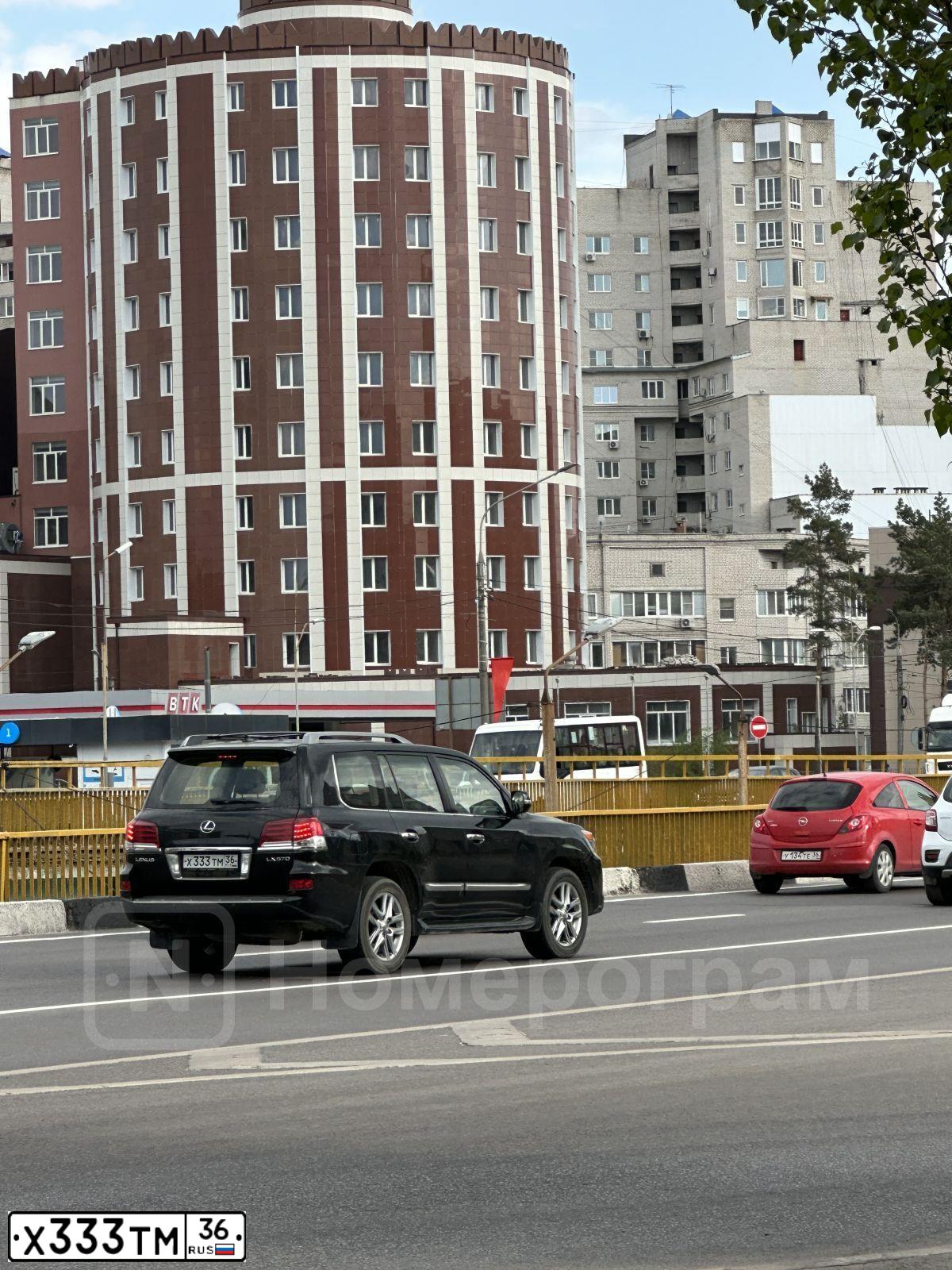 Фото автомобиля LEXUS LX, 2013 — госномер О014ОО36. Цвет: ЧЕРНЫЙ