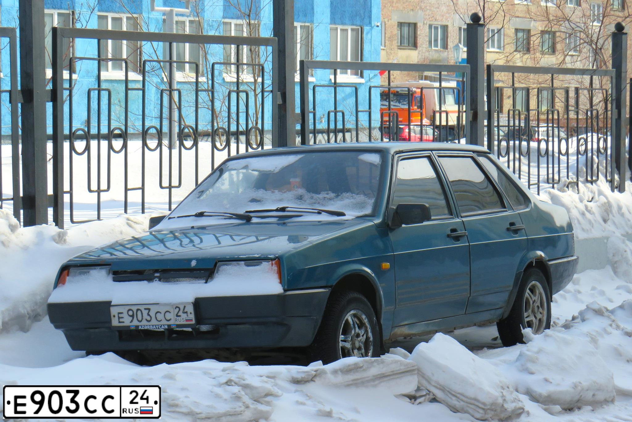 Фото автомобиля LADA 2109 SAMARA, 1999 — госномер Е903СС24. Цвет: ЗЕЛЕНЫЙ