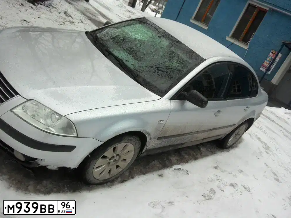 Фото автомобиля VOLKSWAGEN PASSAT, 2002 — госномер Т770ОС180