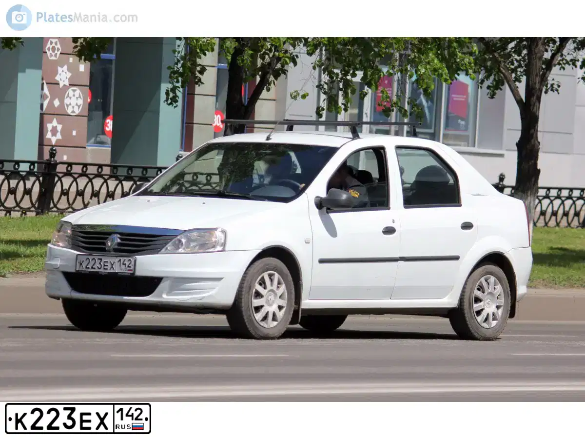 Фото автомобиля RENAULT LOGAN, 2012 — госномер Р141ВР142. Цвет: Белый