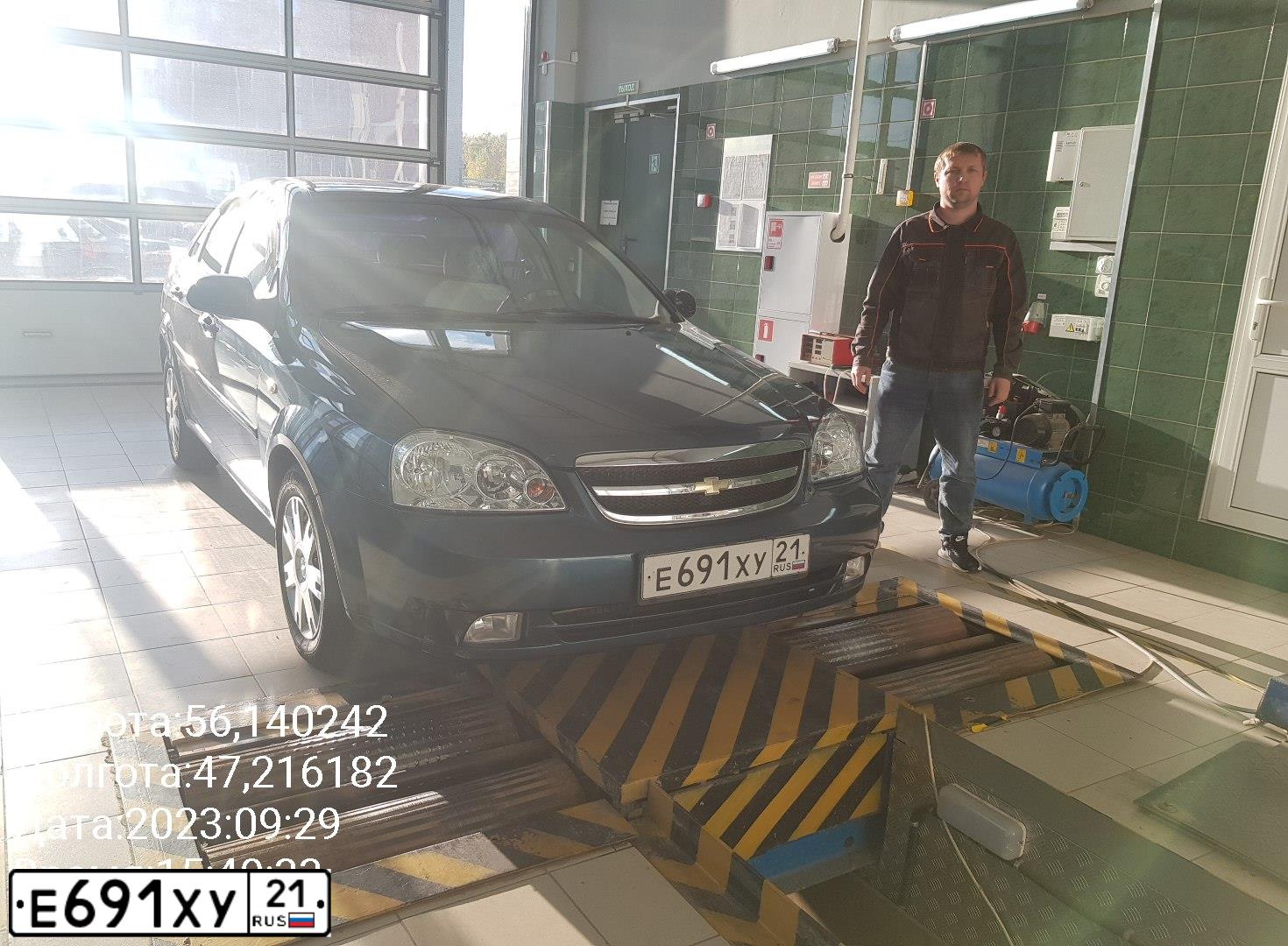Фото автомобиля CHEVROLET LACETTI, 2007 — госномер Н874ВА12. Цвет: синий