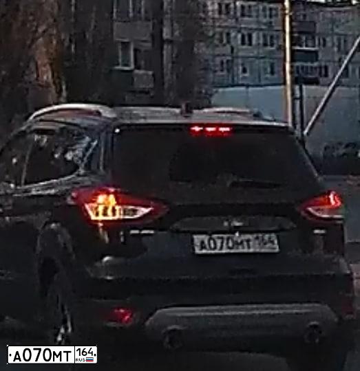 Фото автомобиля FORD KUGA, 2015 — госномер А070МТ164. Цвет: ЧЕРНЫЙ
