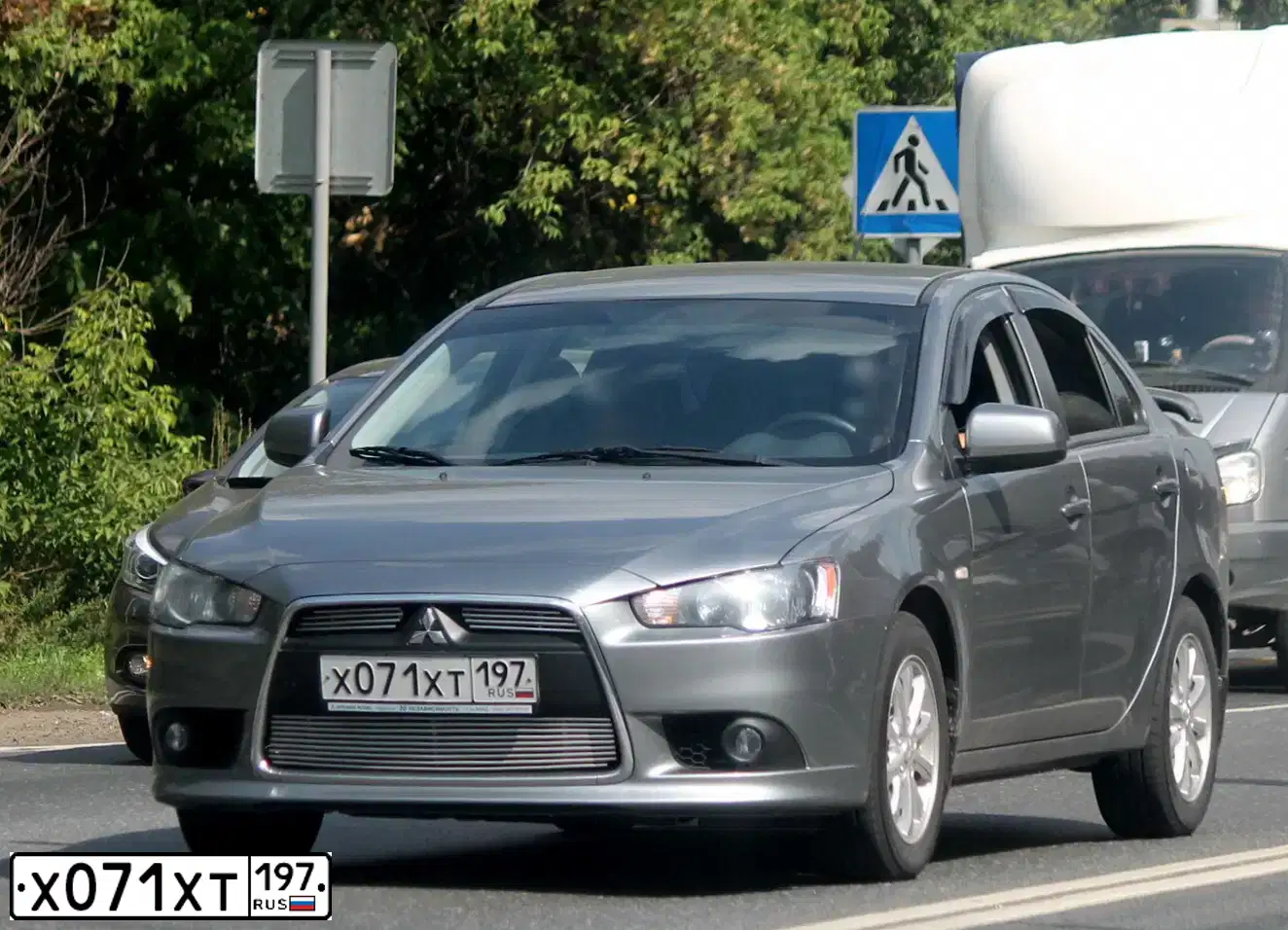 Фото автомобиля MITSUBISHI LANCER, 2012 — госномер Х071ХТ197. Цвет: Серый