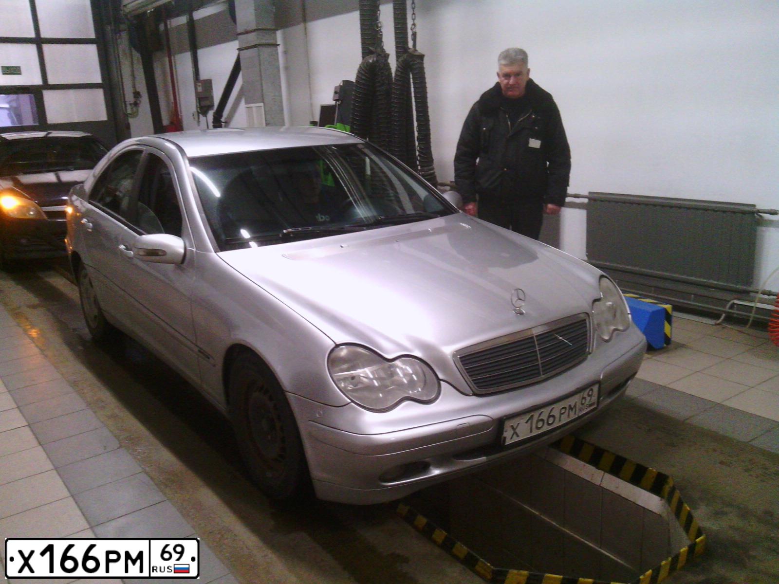 Фото автомобиля MERCEDES C-KLASSE, 2001 — госномер В907ВТ977. Цвет: СЕРЕБРИСТЫЙ