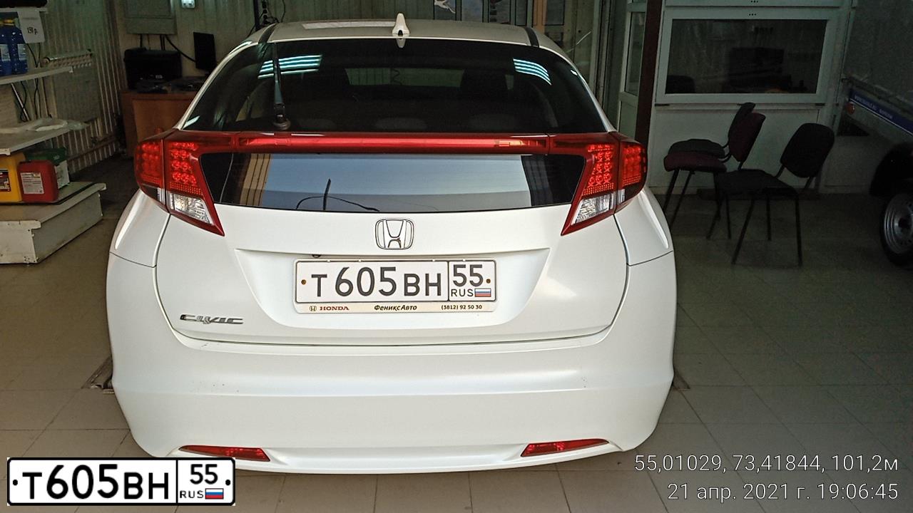 Фото автомобиля HONDA CIVIC, 2013 — госномер Х561СК55. Цвет: Белый