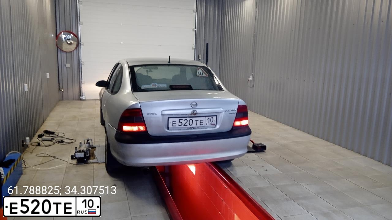 Фото автомобиля OPEL VECTRA, 1998 — госномер Е520ТЕ10. Цвет: СЕРЕБРИСТЫЙ