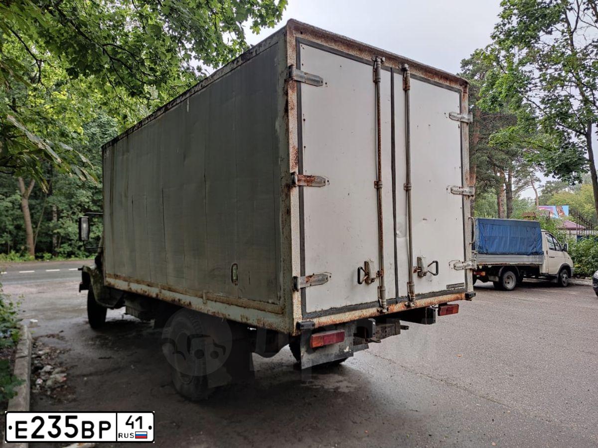 Фото автомобиля GAZ 3309, 2005 — госномер Е235ВР41. Цвет: Белый