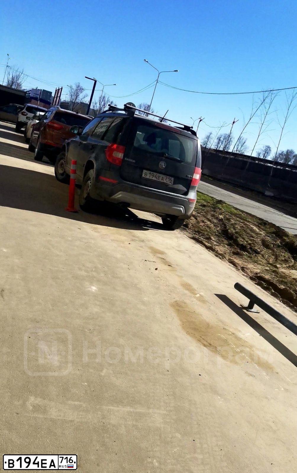 Фото автомобиля SKODA YETI, 2015 — госномер В194ЕА716. Цвет: ЧЕРНЫЙ
