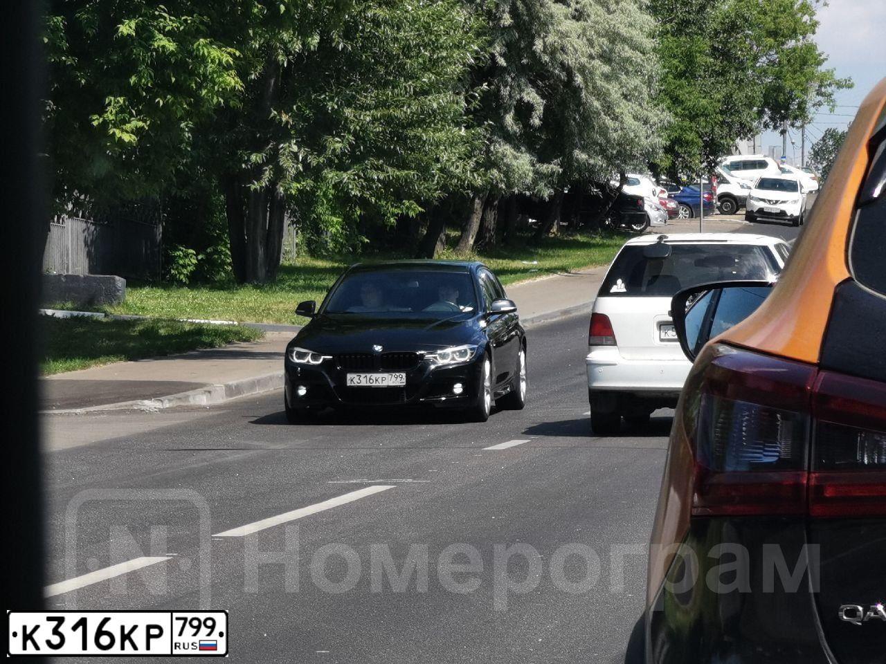 Фото автомобиля BMW SERIE 3, 2018 — госномер К316КР799. Цвет: ЧЕРНЫЙ