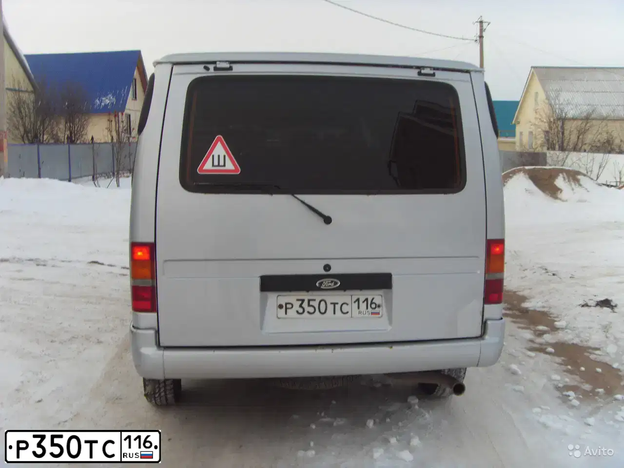 Фото автомобиля FORD TOURNEO CONNECT, 1996 — госномер В252ЕА92. Цвет: Серебристый