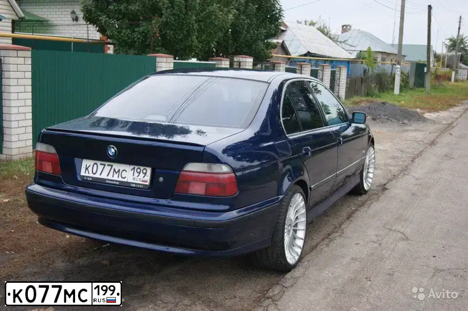 Фото автомобиля BMW SERIE 5, 2000 — госномер У808ОУ177. Цвет: синий