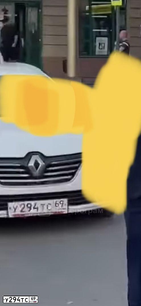 Фото автомобиля RENAULT TALISMAN, 2017 — госномер А126ВУ774. Цвет: Белый