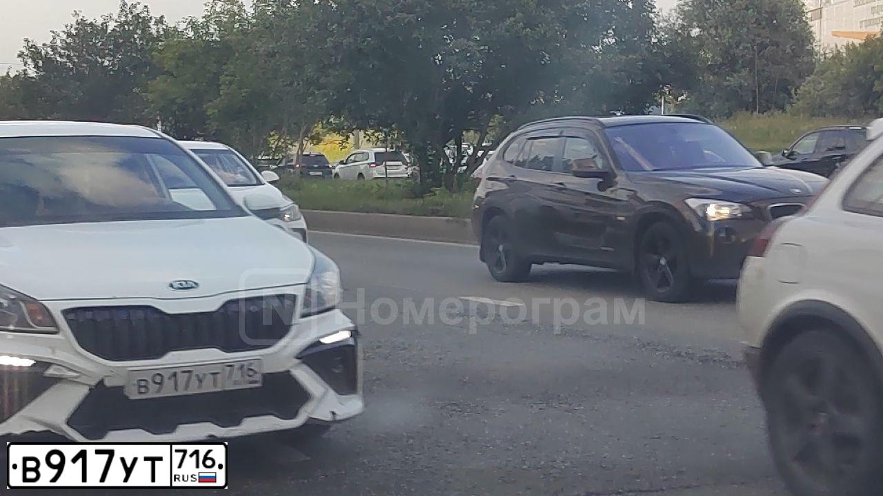 Фото автомобиля KIA RIO, 2019 — госномер В917УТ716. Цвет: БЕЛЫЙ