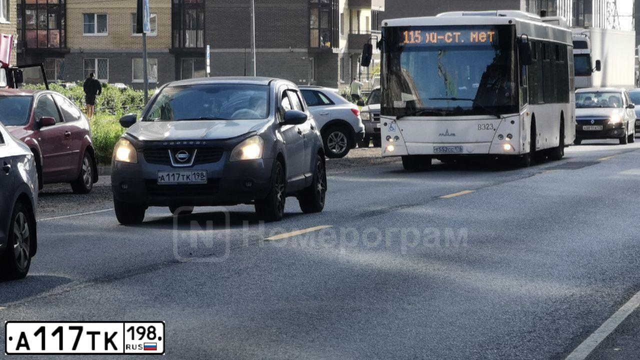 Фото автомобиля NISSAN QASHQAI 2.0 TEKNA, 2008 — госномер К969УМ147. Цвет: Серый