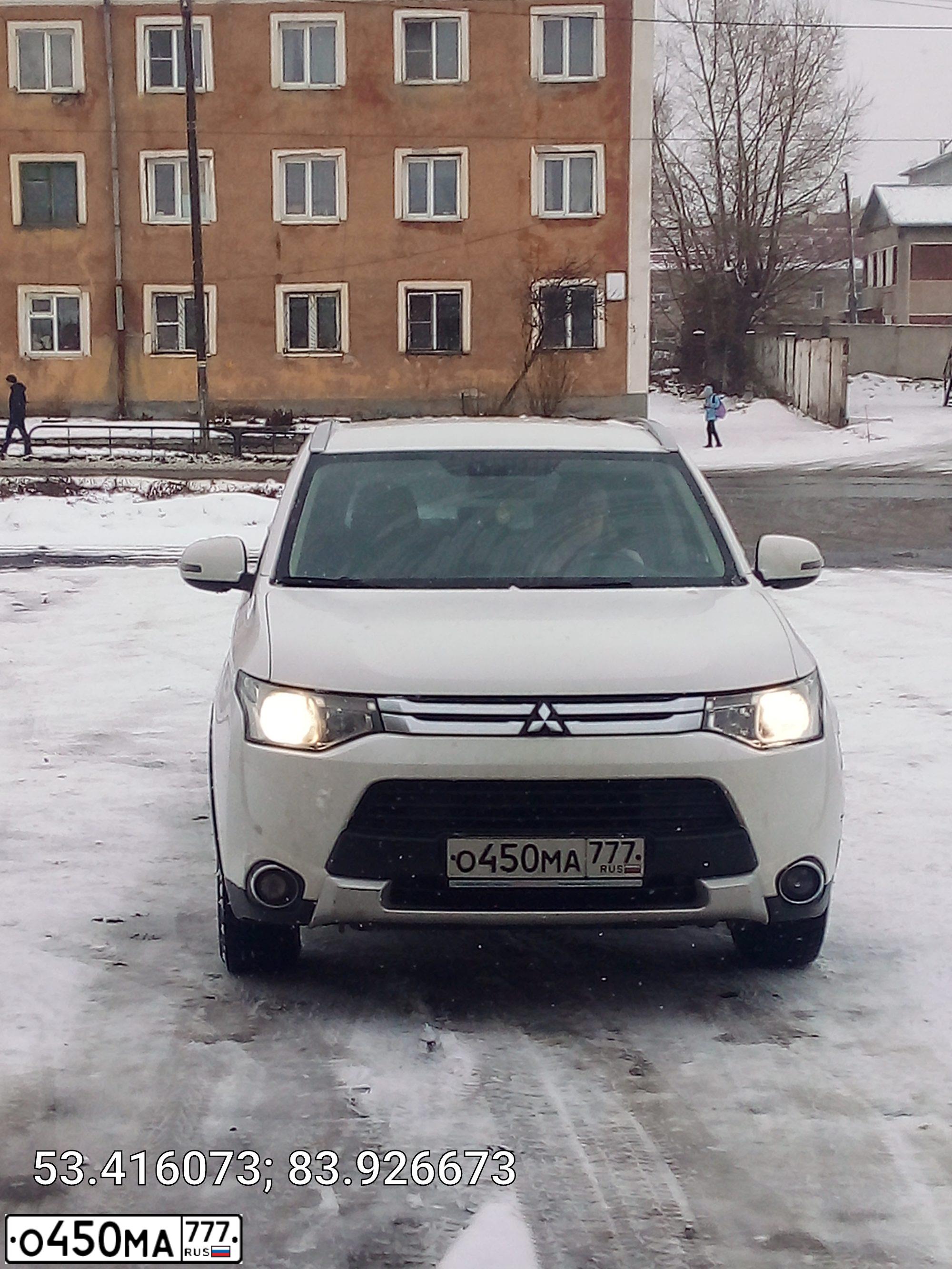 Фото автомобиля MITSUBISHI OUTLANDER, 2014 — госномер В550АМ122. Цвет: Белый